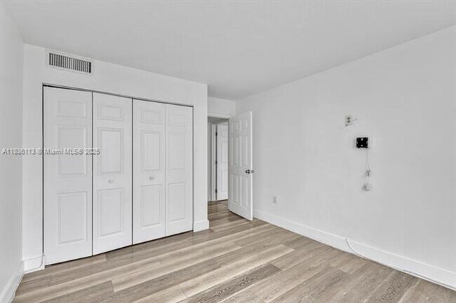 Building Photo - 600 NE 36th St