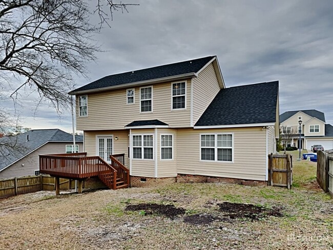 Building Photo - 121 Stoneheath Dr