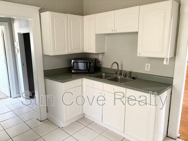 Building Photo - 1216 E 17th Ave