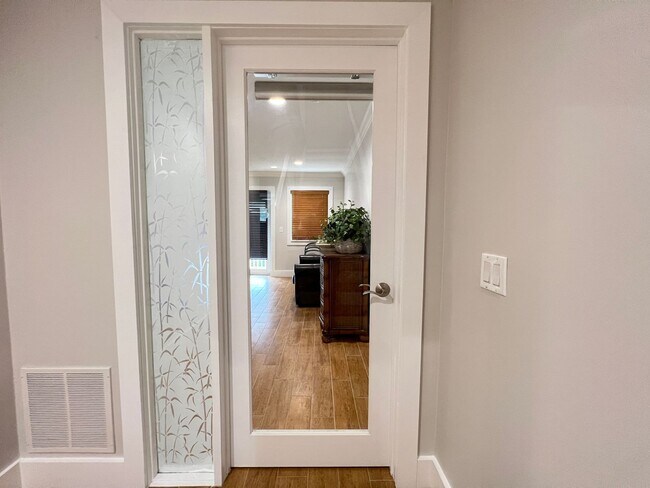 Building Photo - Beautiful 4 Bed 4.5 Bath luxury Townhouse with Elevator located by the Beach Lauderdale by the Sea