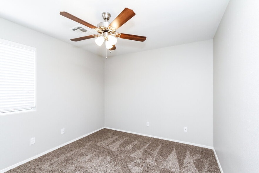 Building Photo - 977 Alfonso Ave
