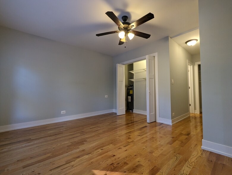 Building Photo - 813 W Cornelia Ave