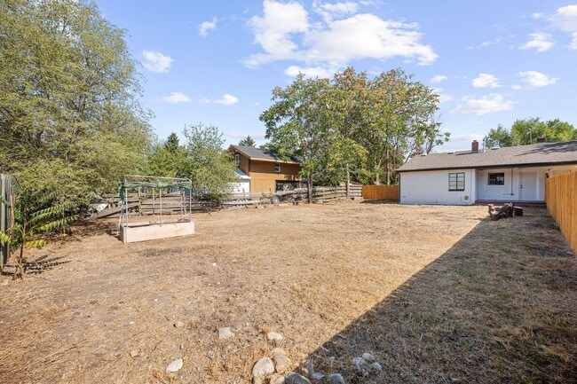 Building Photo - Newly Remodeled West Valley 2 Bed Duplex -...