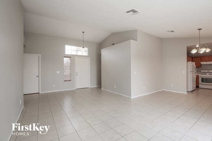 Building Photo - 5820 Meadow Dale Dr