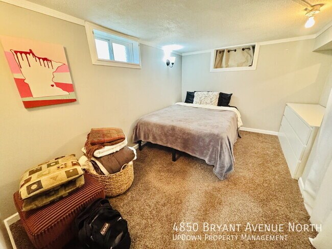 Building Photo - 4850 N Bryant Ave