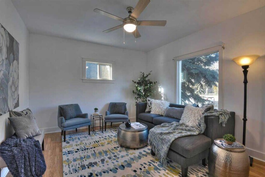 Living Room - 1709 W Spofford Ave