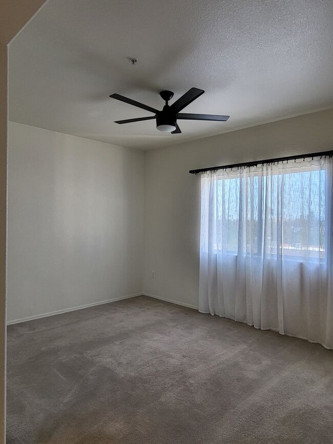 Building Photo - Unfurnished Resort Like Condo available No...