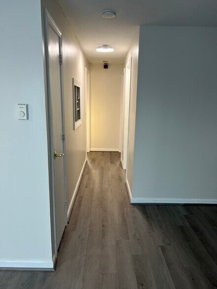 Hallway to Bath, 2 Bedrooms - 934 N Main St
