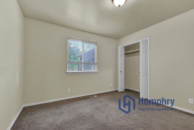 Building Photo - 3956 E Granger Dr