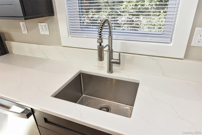 Building Photo - 127 Pine St