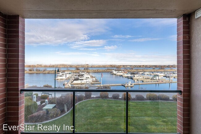Building Photo - 2 br, 2 bath House - 300 Col Pt Dr C-201