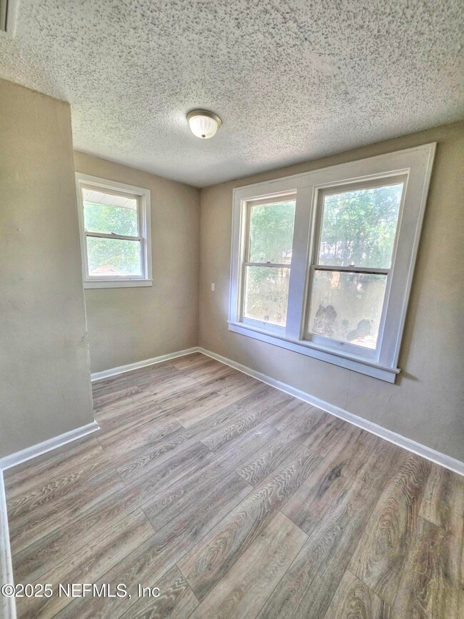 Building Photo - 213 W 24th St