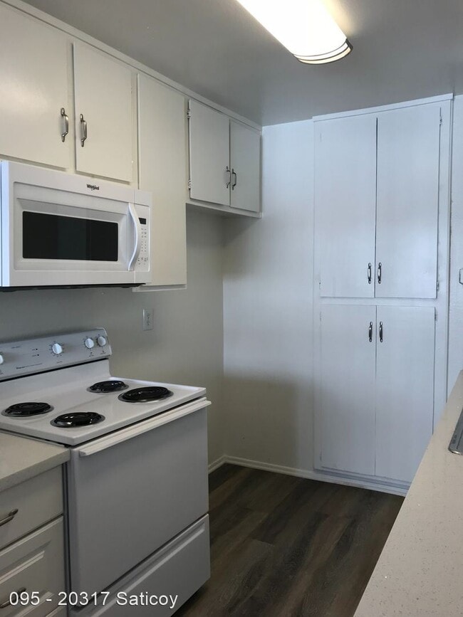 Building Photo - 20317 Saticoy St