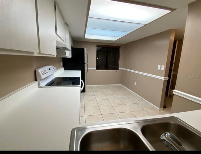 Building Photo - 225 Caryl Way