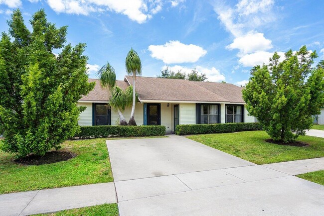 Building Photo - 1367 Riverside Cir