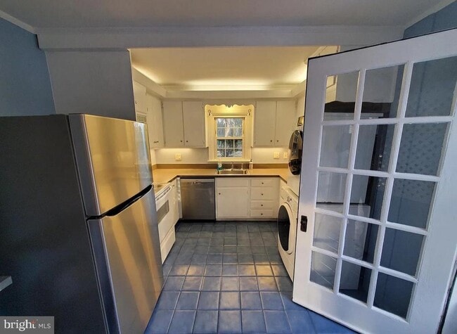 Building Photo - 409 S Ithan Ave