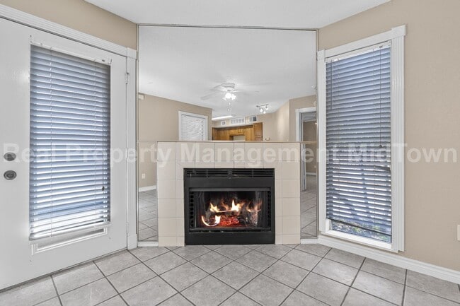 Building Photo - Cozy One-Bedroom Townhome in Prime Arlingt...