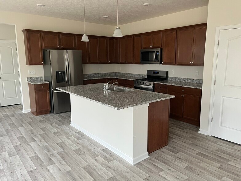 Building Photo - 151 Figleaf Ln