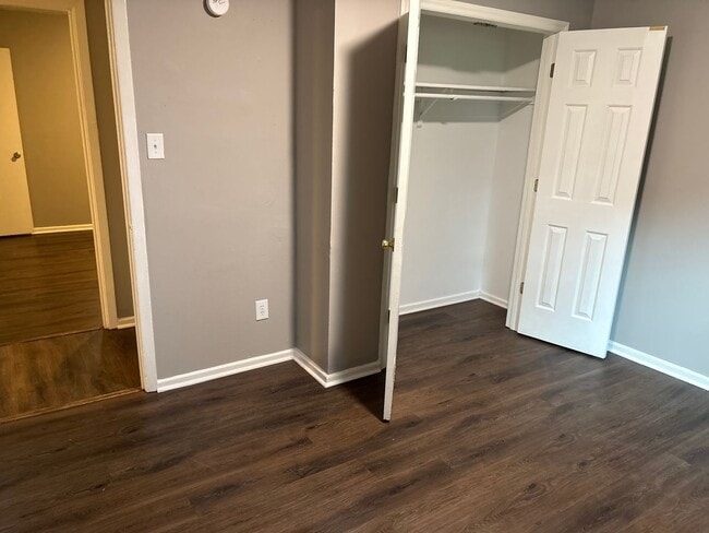 Building Photo - Quaint 3 bedroom/1  and 1/2 bath Winston S...