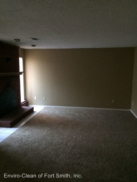 Building Photo - 8605-8607 Southridge Dr