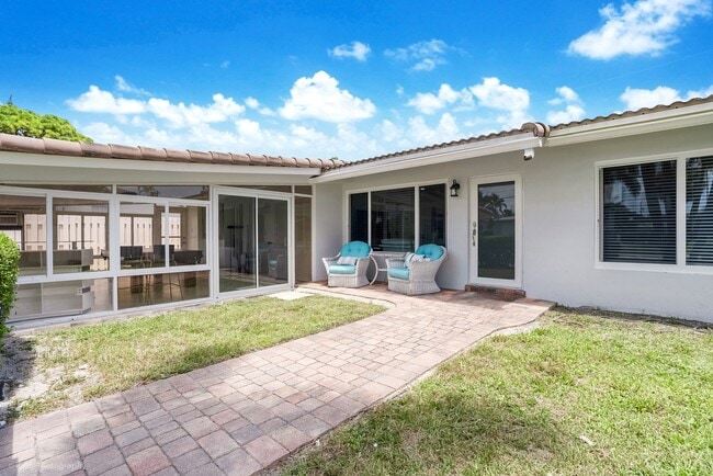 Building Photo - 1633 SE 5th Ct