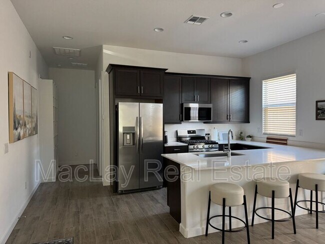 Building Photo - 2996 E Birdsong Ave