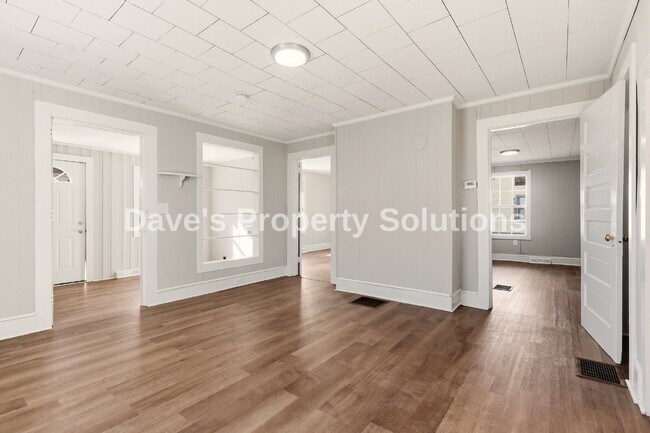 Building Photo - Charming Updated Home in Prime Winston-Salem Location