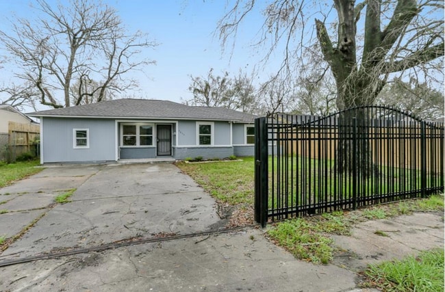 Primary Photo - 5635 Belarbor St