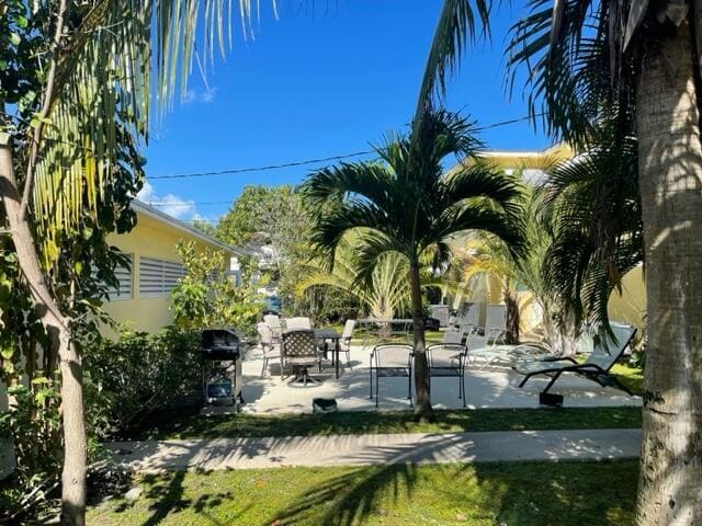 Building Photo - 101 N Lakeside Dr