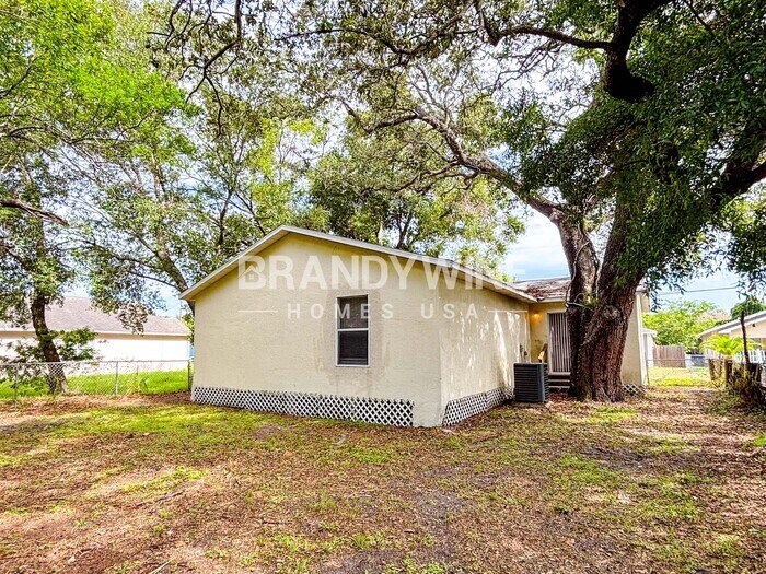 Building Photo - 4021 E Louisiana Ave