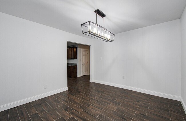 Building Photo - 536 Robert E Lee Dr