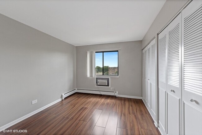 Building Photo - 5348 N Cumberland Ave