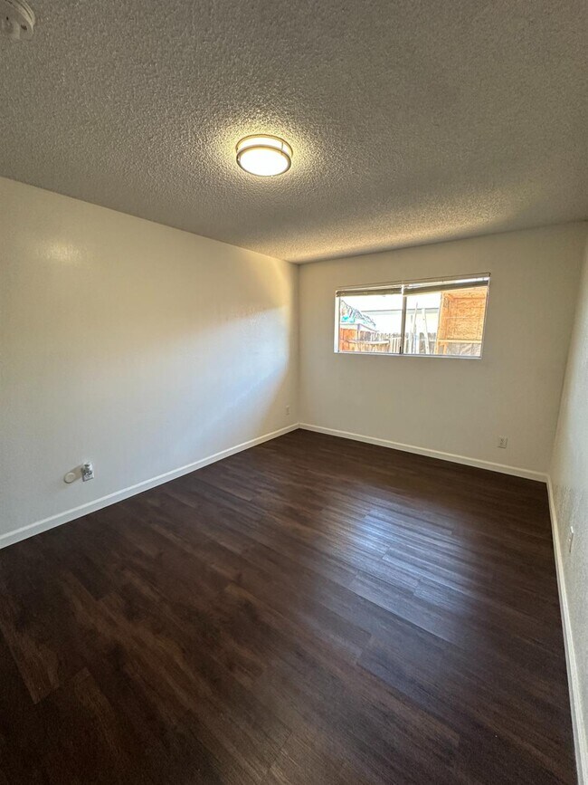 Building Photo - 1409 W Fairmont Ave