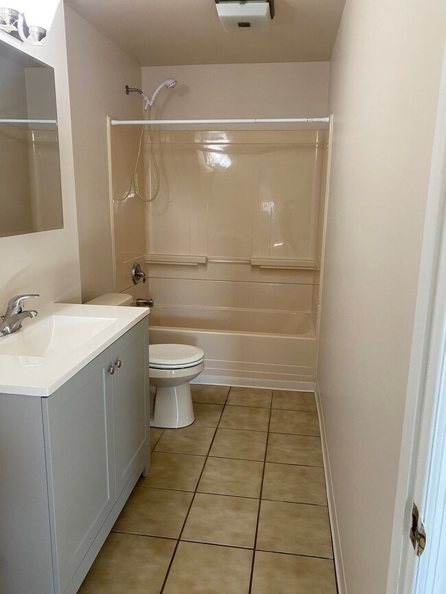 Building Photo - 916 Chester Pike