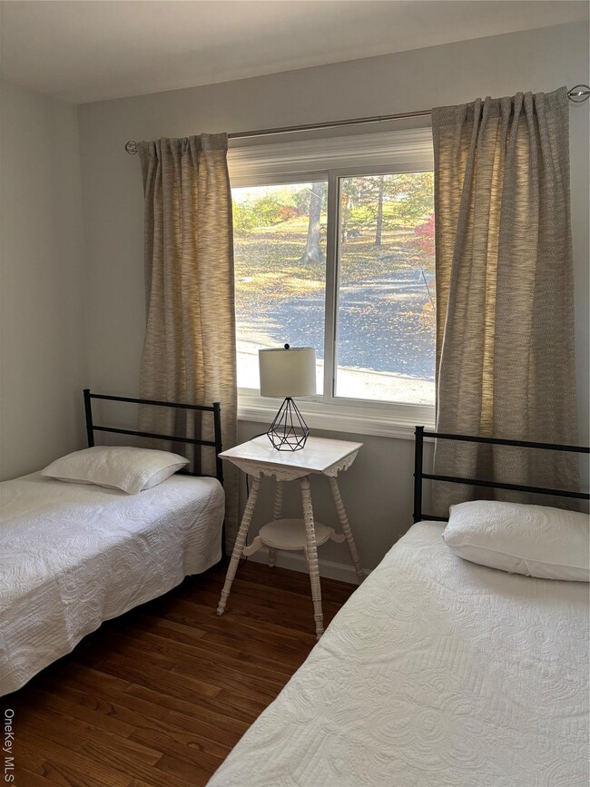 Building Photo - 57 Truesdale Lake Dr