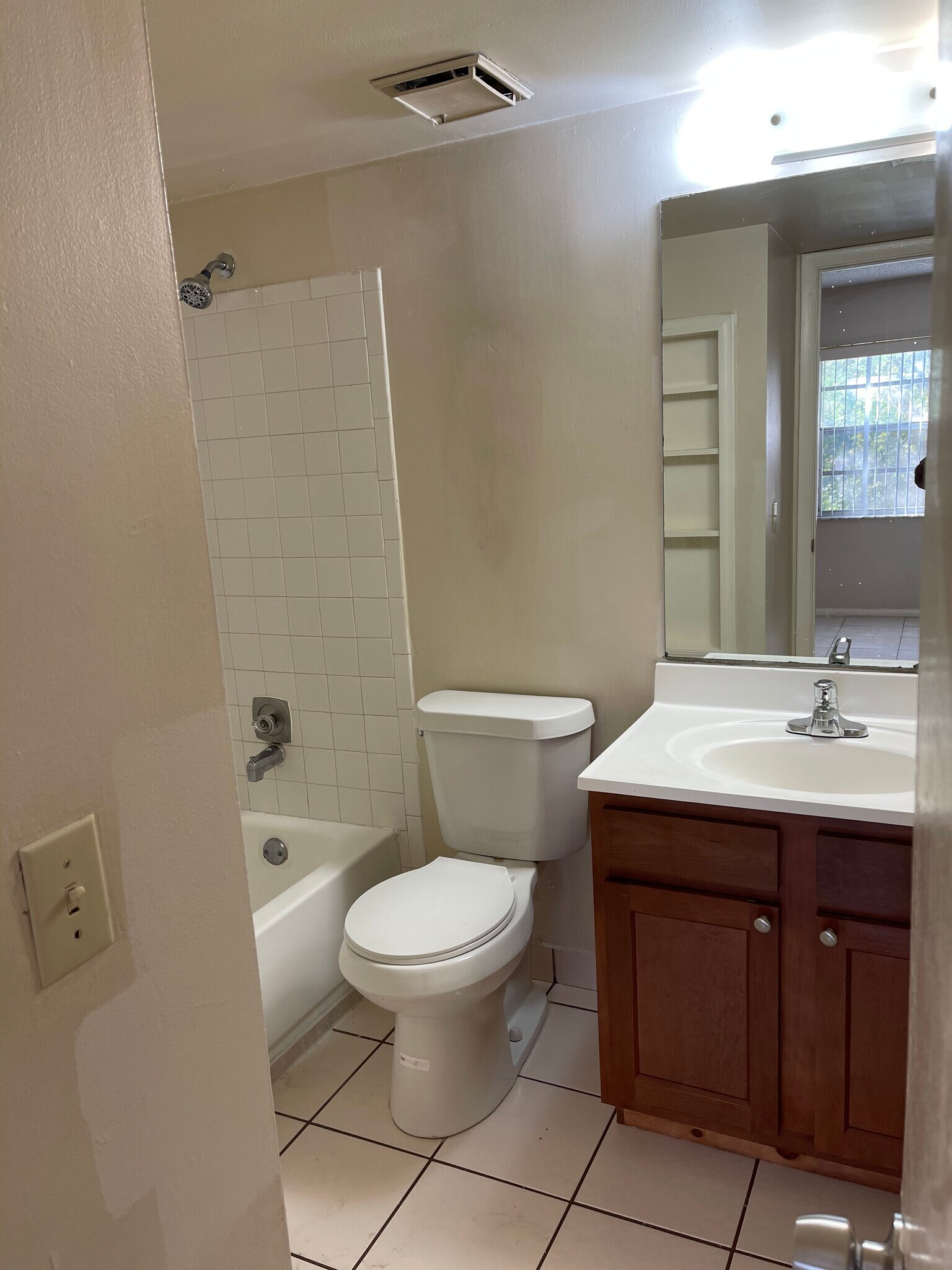 Building Photo - 10802 Royal Palm Blvd