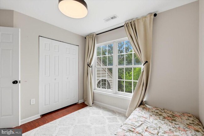 Building Photo - 9255 Bowers Brook Pl