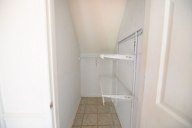 Building Photo - Wonderful and Spacious 3 bedroom home 2.5 bath in High Point with 2 car garage and large fenced-i...