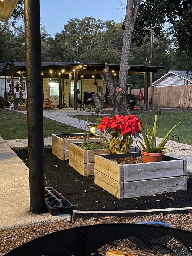 Building Photo - 2523 Club House Rd