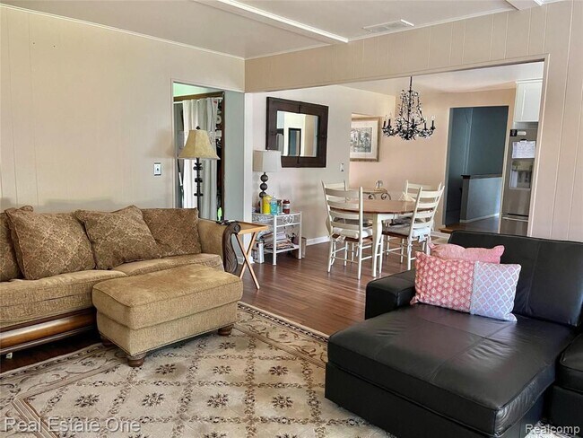 Building Photo - 5255 Folkstone Dr