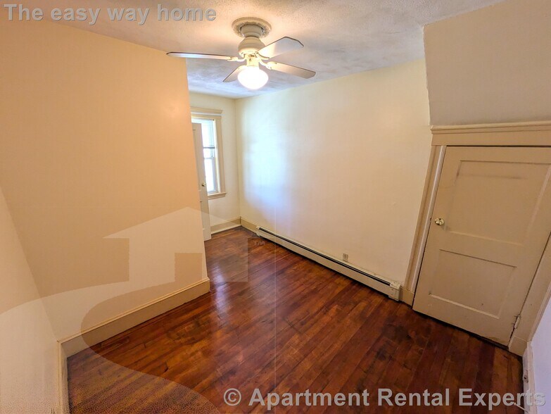 Building Photo - 595 Fellsway W