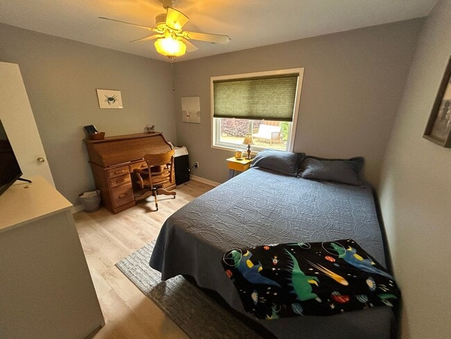 Building Photo - 6-month SUMMER rental within minutes of Wrightsville Beach!