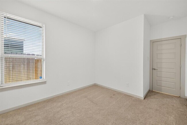 Building Photo - 29215 Pikes Peak Dr