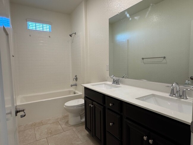 Building Photo - West Roseville home with solar - avail 5/15