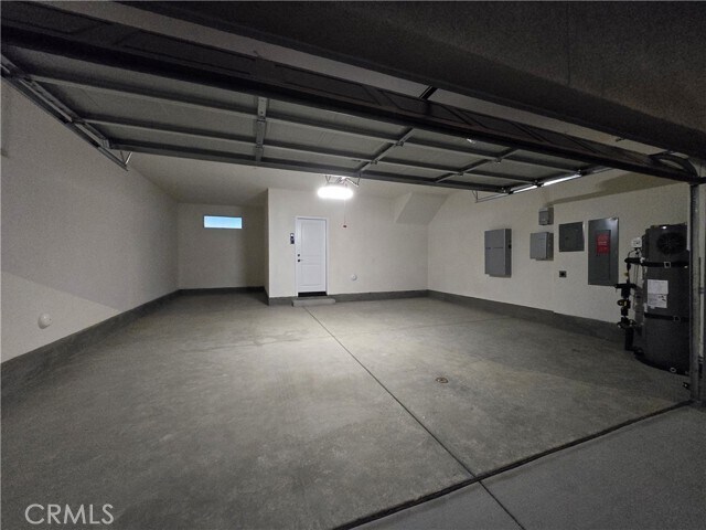 Building Photo - 5961 Huntington Dr