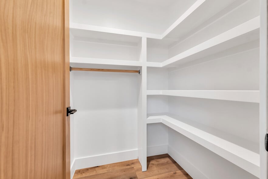 Building Photo - 651 N Wilton Pl