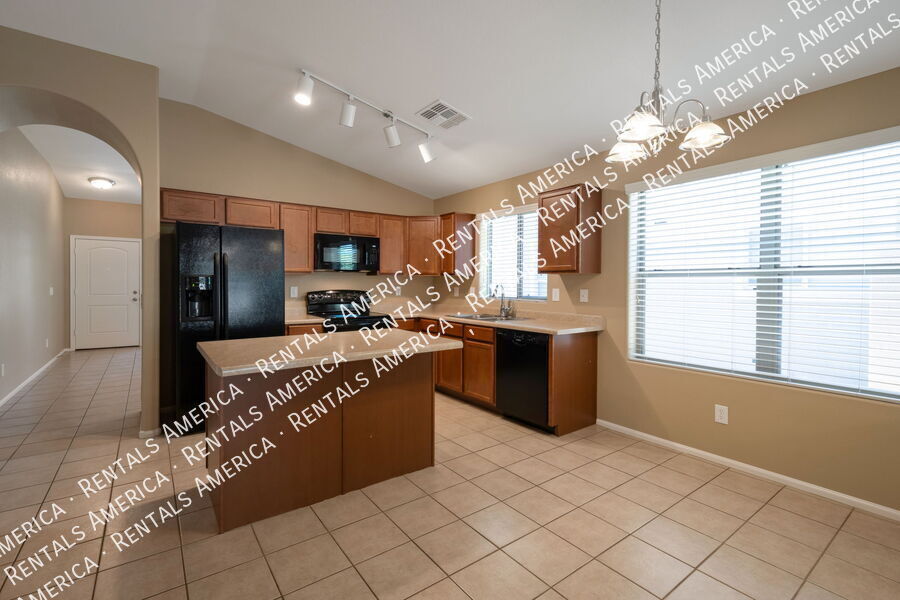 Building Photo - 3412 S Luiseno Blvd