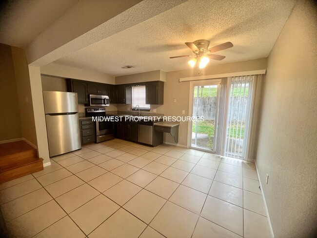 Building Photo - Beautiful 2 Bedroom Townhome with Updated Kitchen