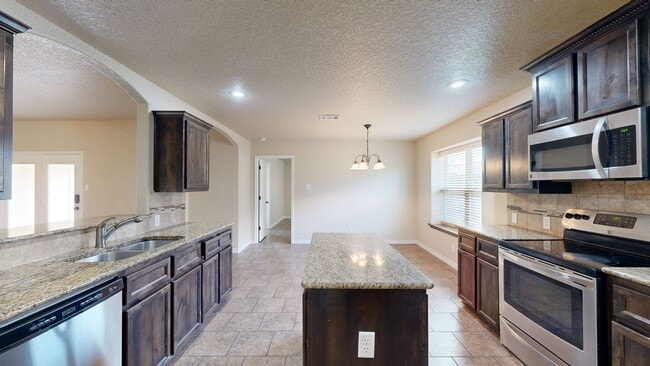 Building Photo - 2 WEEKS FREE RENT + $1,895 ONE STORY 4 BEDROOM WITH 3 FULL BATHS