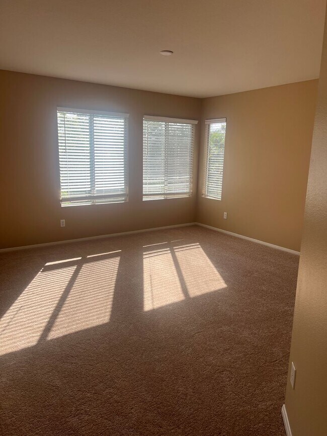Building Photo - The Meadows Condo in Camarillo